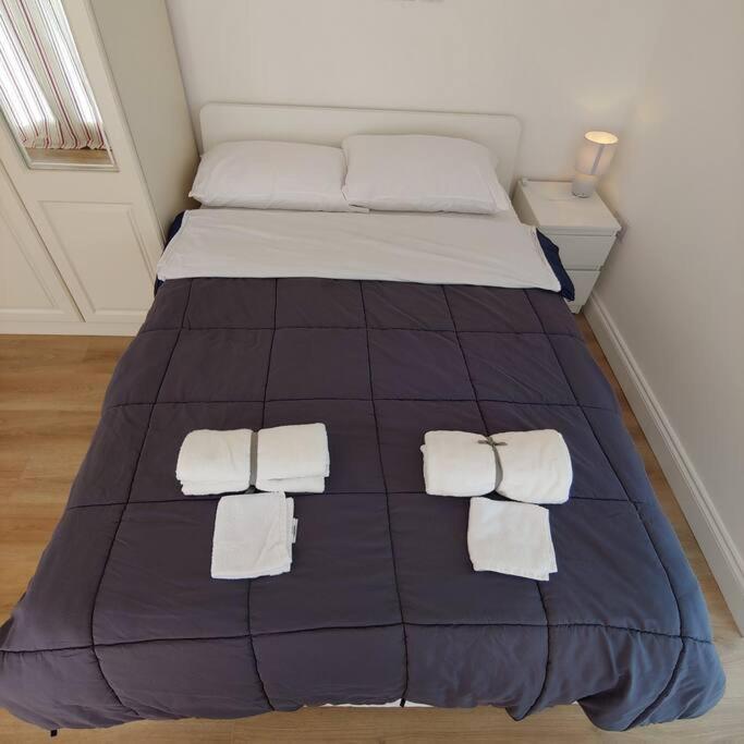 Self Contained, Double Bed Studio, Private Kitchen, Private Bath, Walking Distance To Harry Potter Watford  Luaran gambar