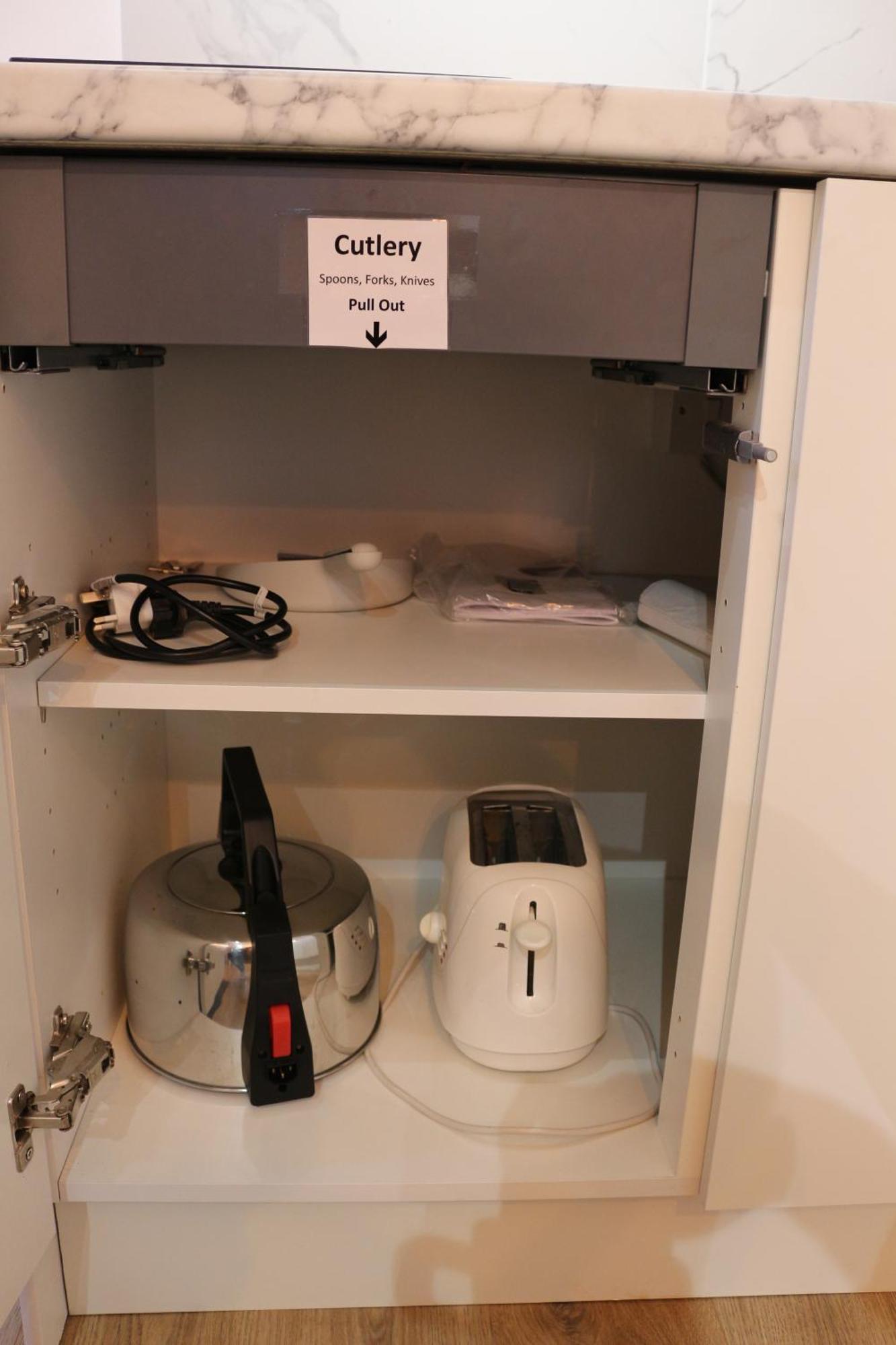Self Contained, Double Bed Studio, Private Kitchen, Private Bath, Walking Distance To Harry Potter Watford  Luaran gambar